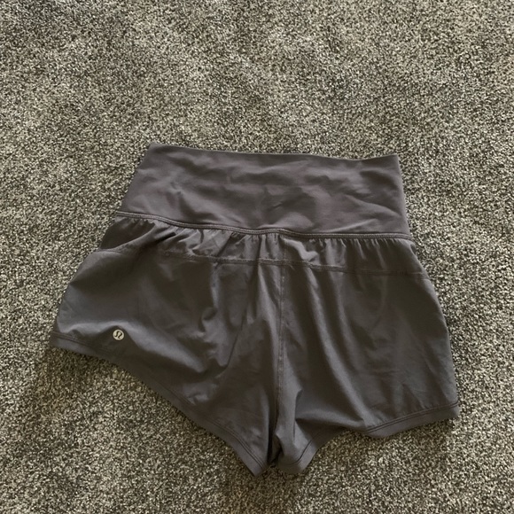 Lululemon featherlight shorts, size 6 - Picture 2 of 3